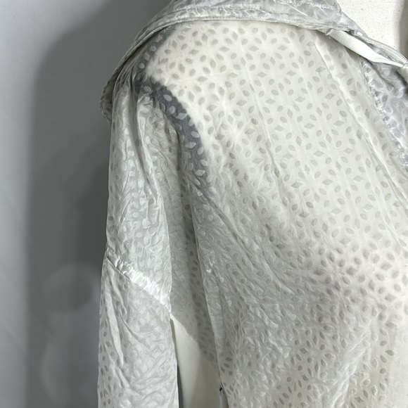 Lululemon Find Your Flock Jacket Water Resistant in
Rococo White Alpine White - Picture 5 of 10